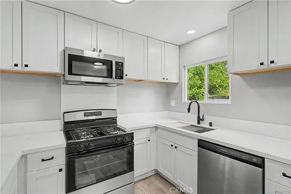 $479,900 | 215 West Lugonia Avenue, Redlands, CA 92374