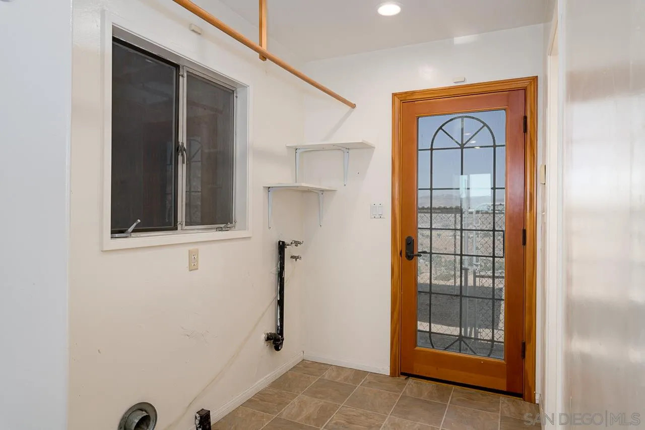 12111 Serena Road Lakeside, CA 92040 - Photo 11 of 36 Gallery Image 11