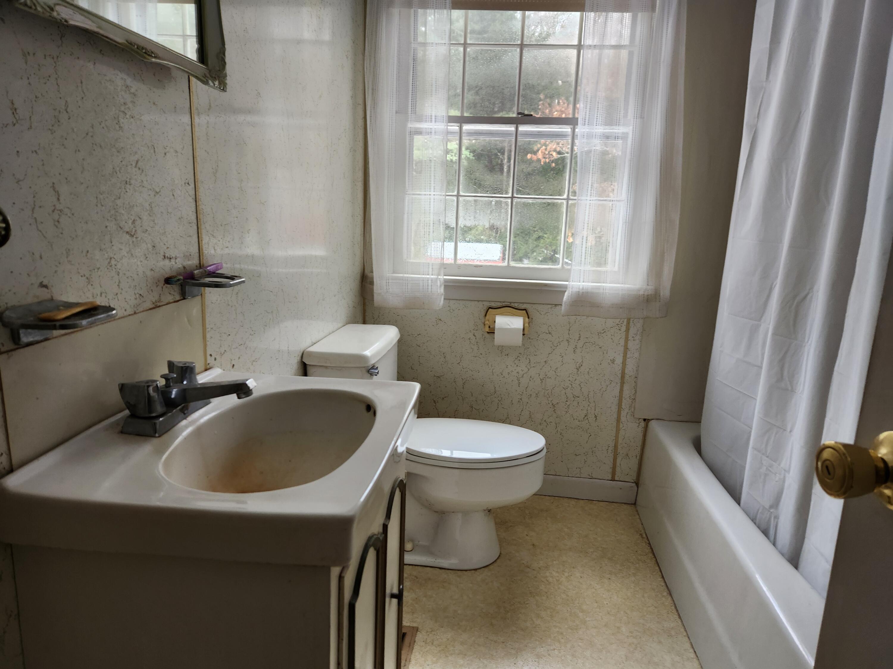 86 Beach Road Lincolnville, ME 04849 - Photo 27 of 40 20251213_102505