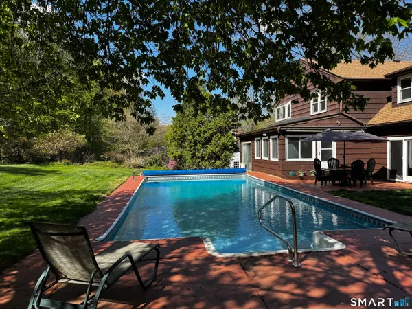 $675,000 | 10 Cliffmount Drive, Bloomfield, CT 06002