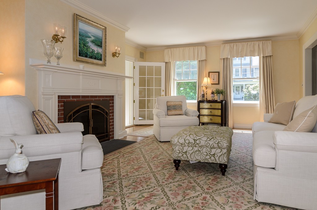 22 Leighton Road Wellesley, MA 02482 - Photo 3 of 15