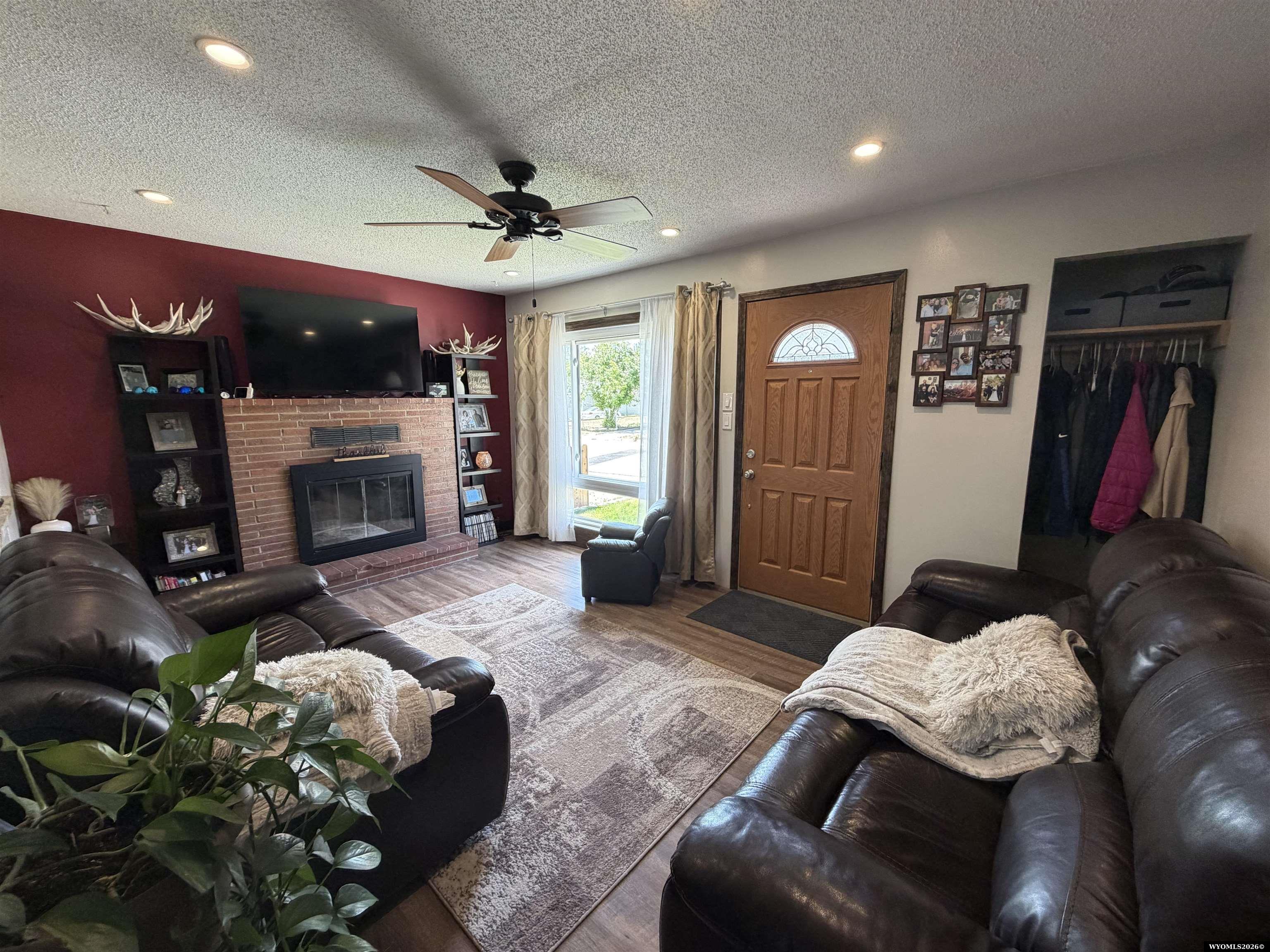 915 8th Street Rawlins, WY 82301 - Photo 7 of 38