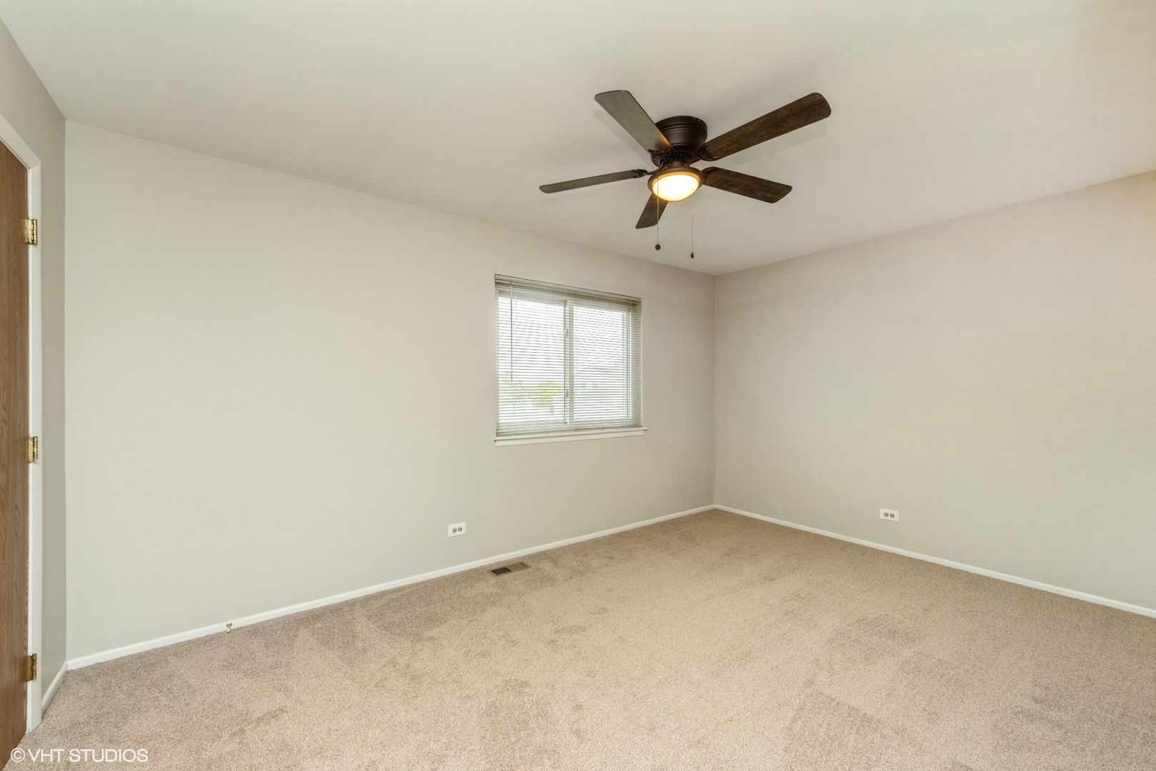 1560 Cornell Circle, Unit 31A Hoffman Estates, IL 60169 - Photo 8 of 12 an empty room with a window and a fan