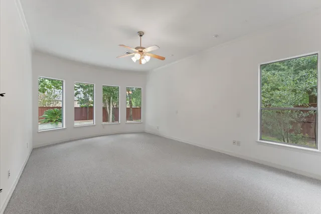 a view of empty room with window