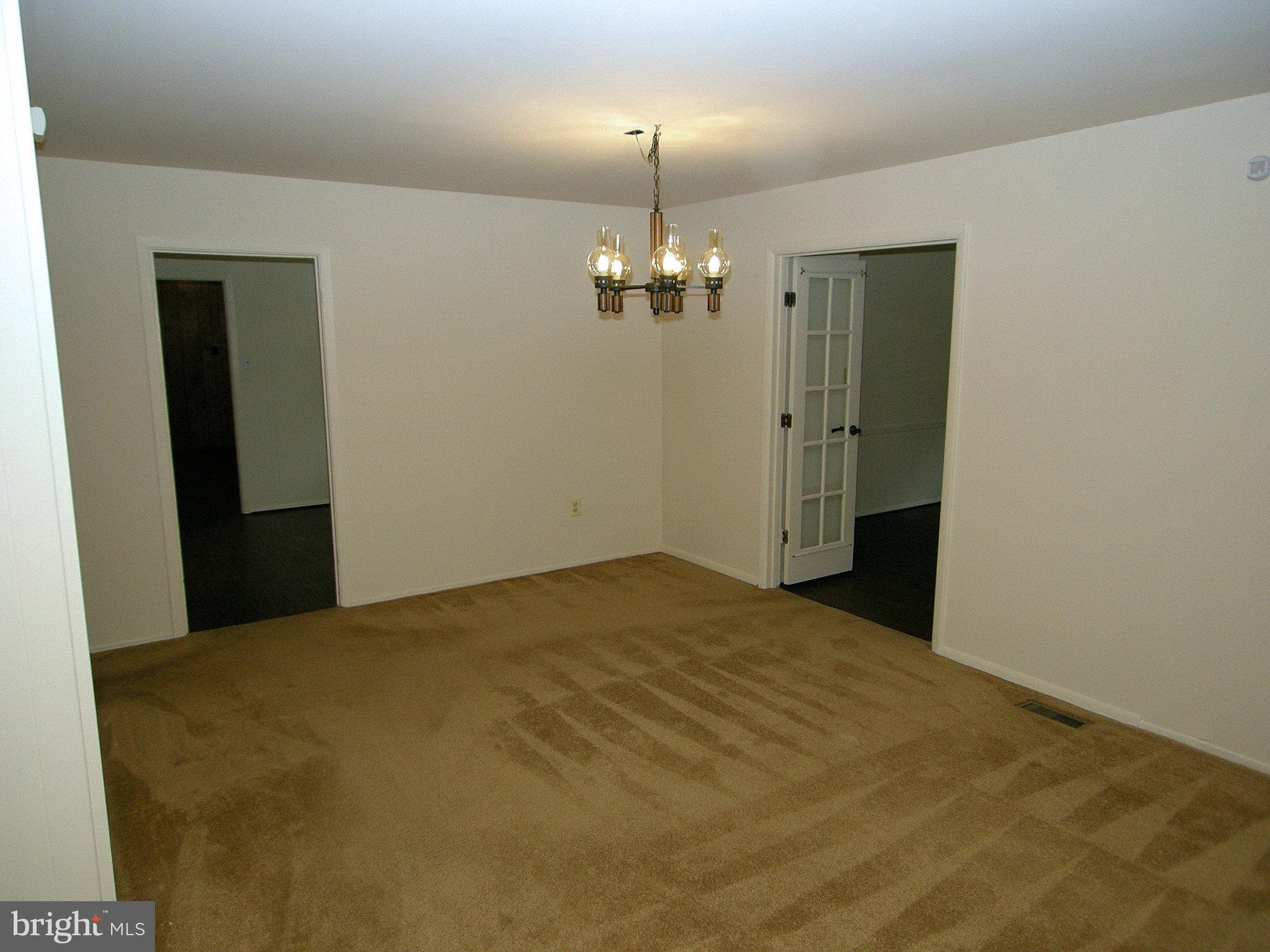 12800 Silverbirch Lane Laurel, MD 20708 - Photo 3 of 22 Living Room