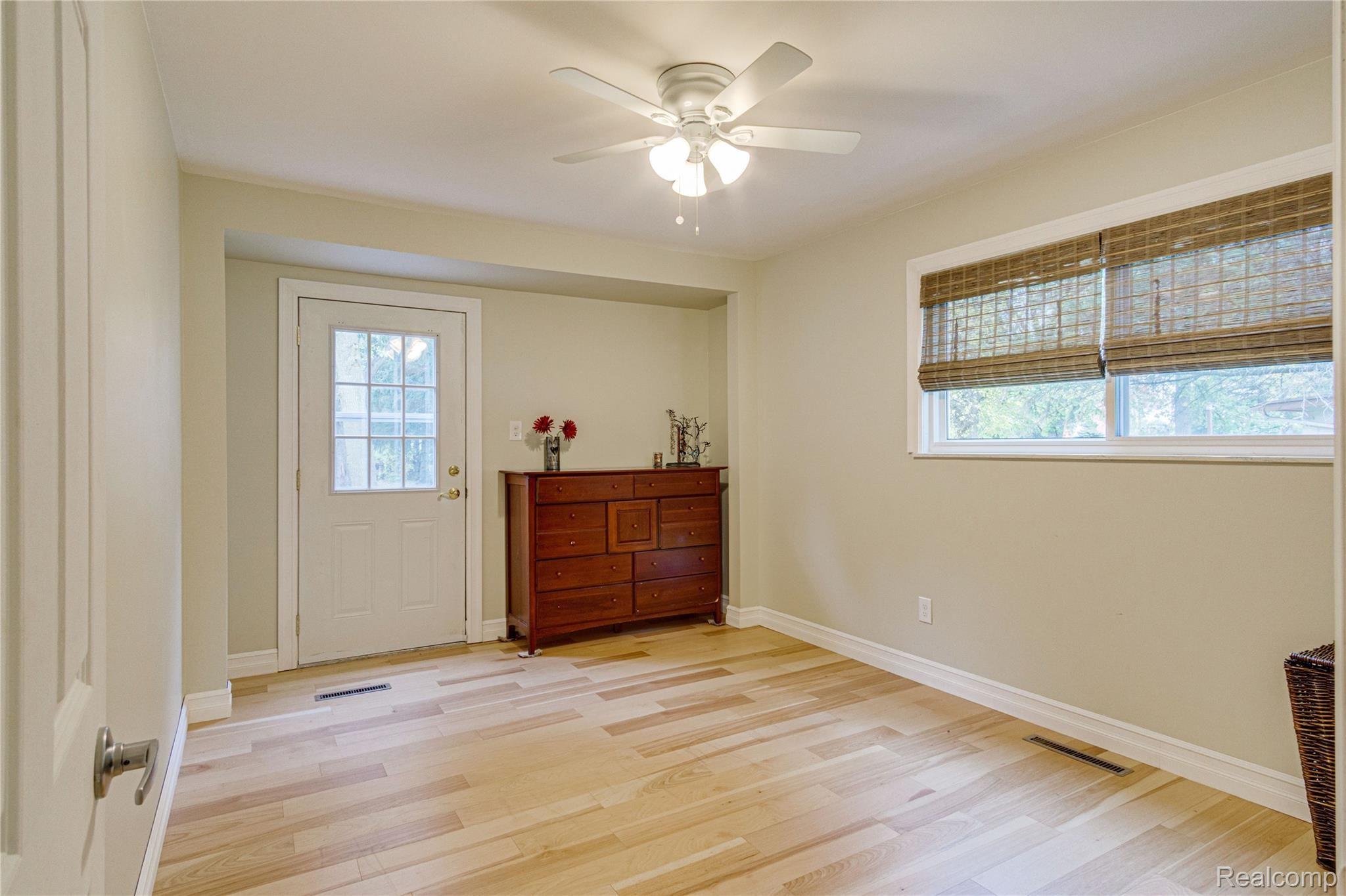 1423 North Long Lake Road Fenton, MI 48430 - Photo 11 of 30 Interiors (22 of 30).jpg