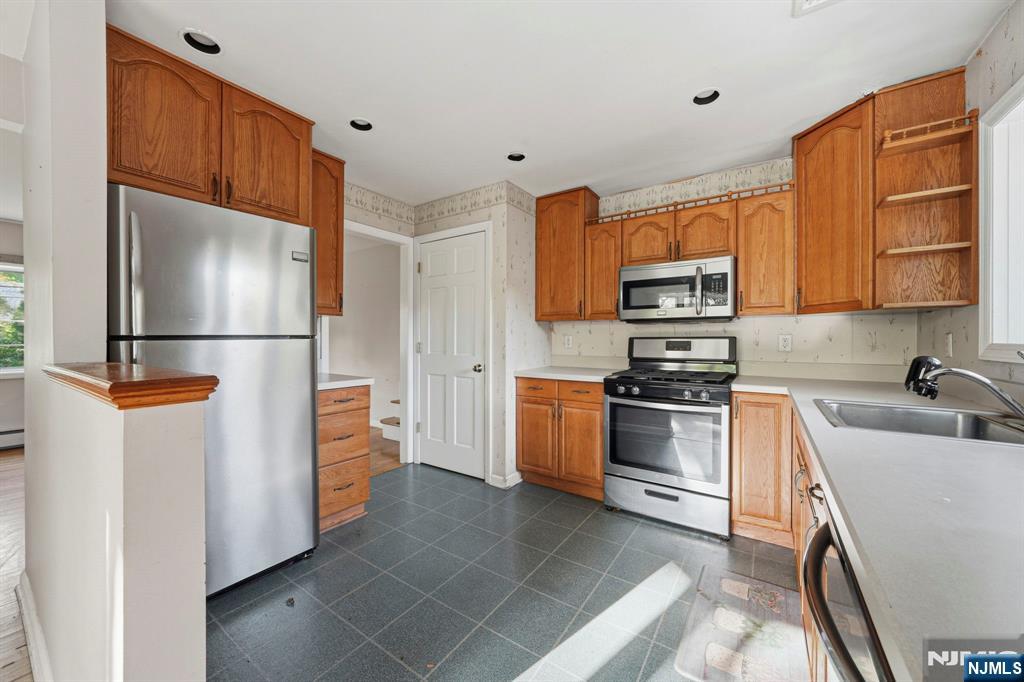 111 Deerfield Road Wayne, NJ 07470 - Photo 7 of 24