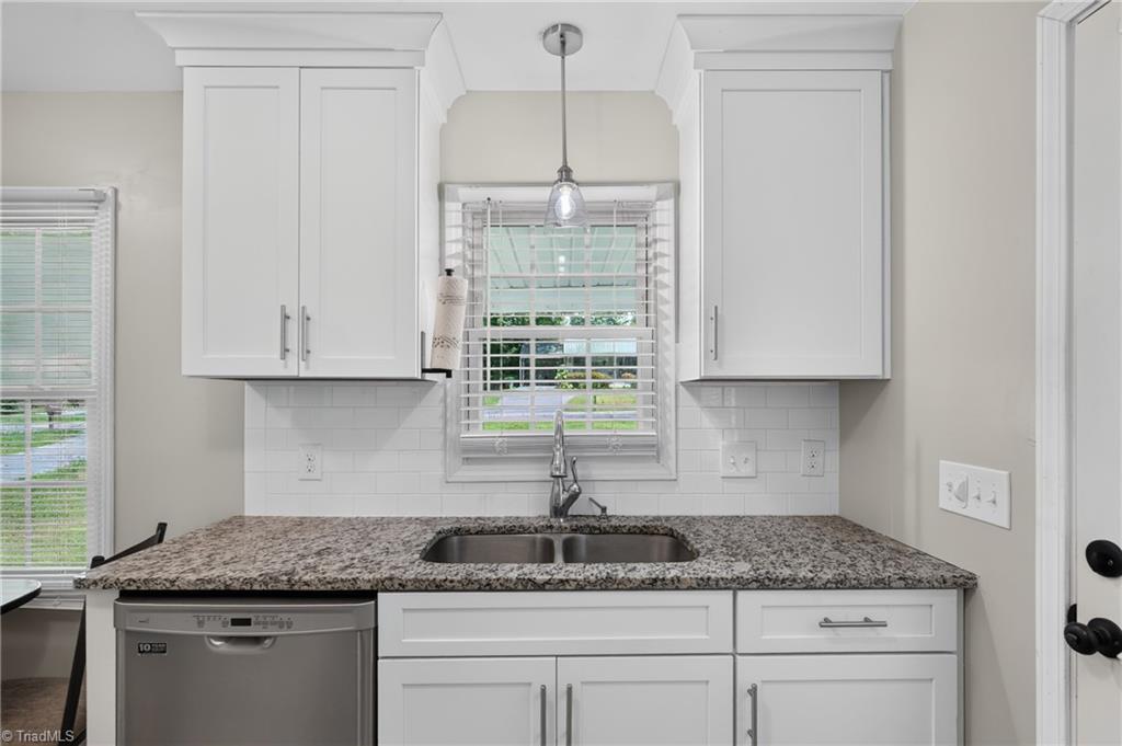 124 Manor Drive High Point, NC 27260 - Photo 20 of 44