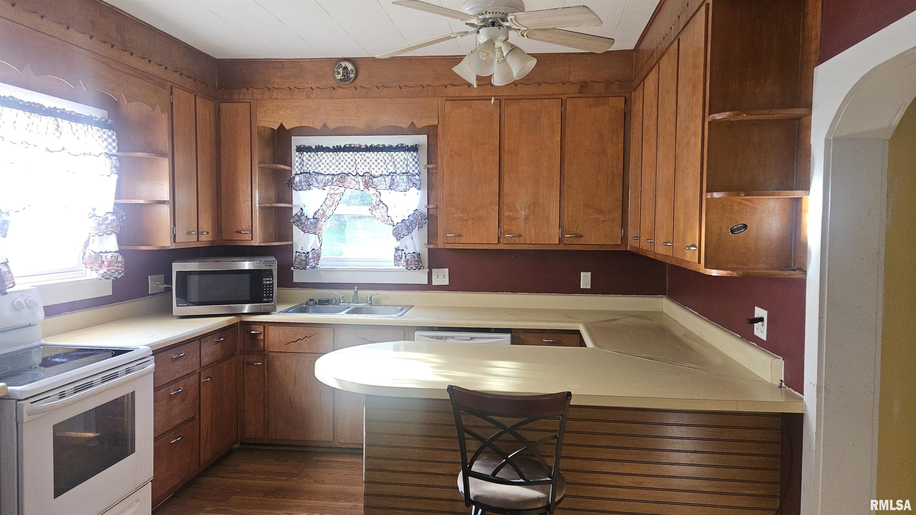 351 West Walnut Street Canton, IL 61520 - Photo 4 of 15