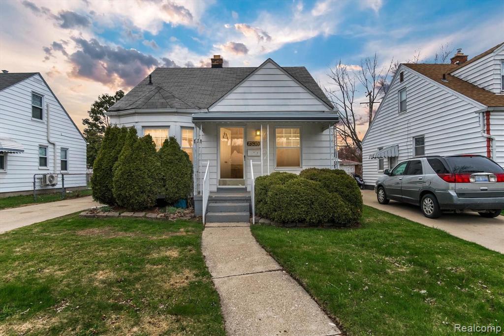 7535 Sterling Street Center Line, MI 48015 - Photo 1 of 48