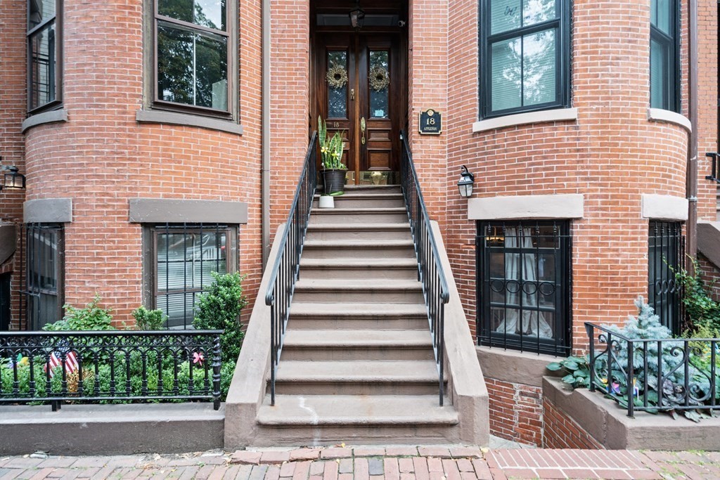 18 Appleton Street, Unit 1 Boston, MA 02116 - Photo 2 of 18 Gallery Image 2