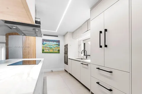 $4,995,000 | 4095 Battersea Road, Miami, FL 33133
