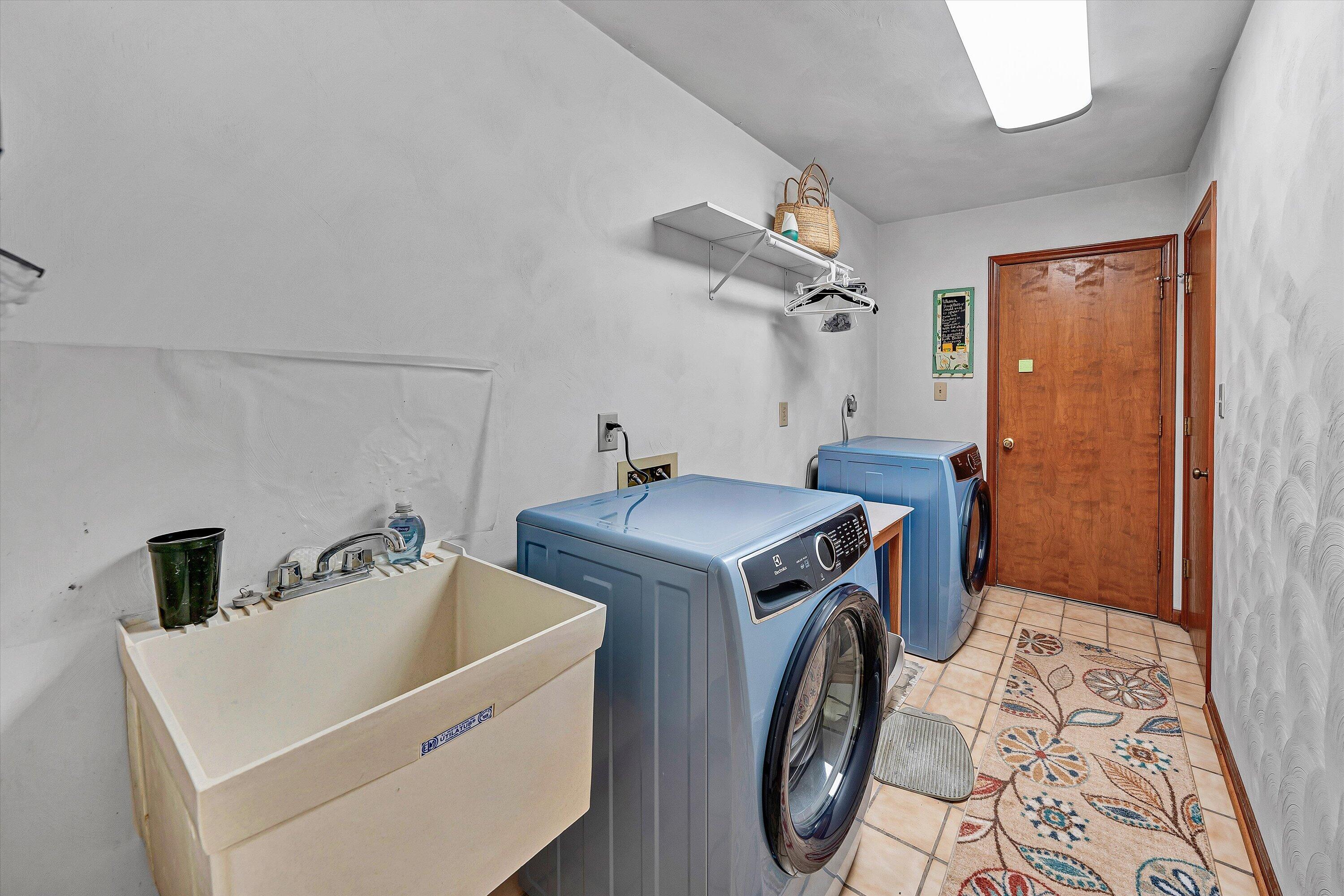 1124 Old Hollow Road Buchanan, VA 24066 - Photo 23 of 73 a utility room with dryer and washer