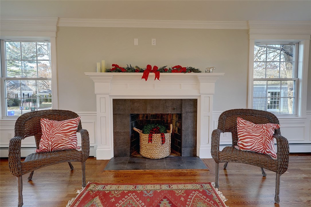 9 Humphreys Road Barrington, RI 02806 - Photo 2 of 30