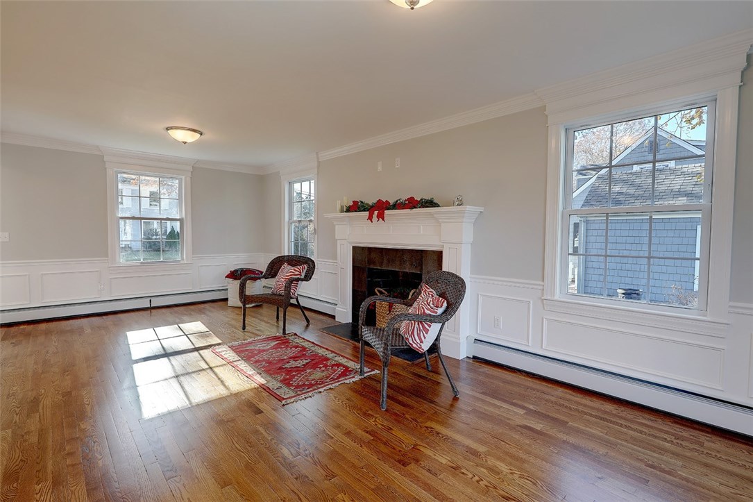 9 Humphreys Road Barrington, RI 02806 - Photo 3 of 30