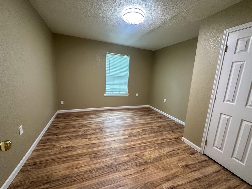 943 North Border Street Cleburne, TX 76031 - Photo 8 of 14