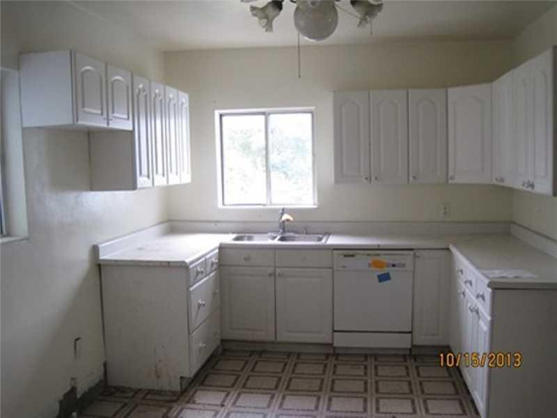 1137 9th Street McKees Rocks, PA 15136 - Photo 3 of 7 Kitchen.