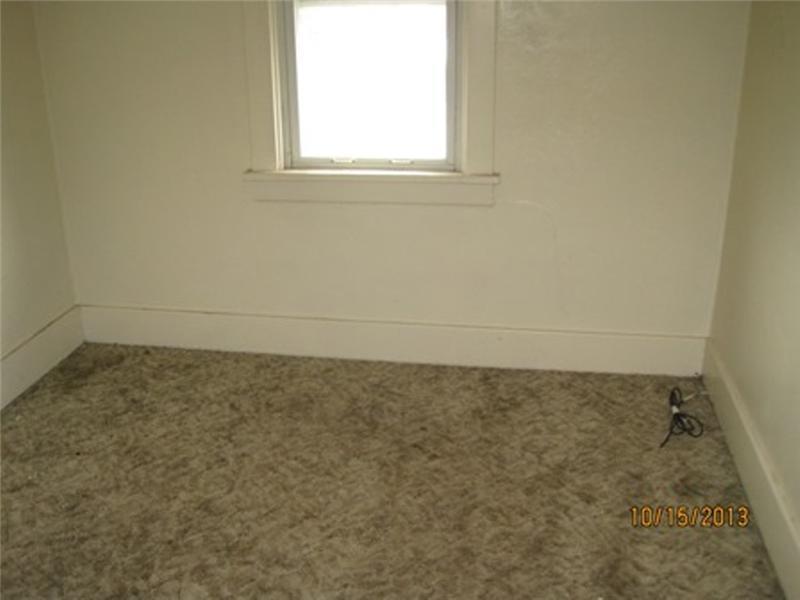 1137 9th Street McKees Rocks, PA 15136 - Photo 5 of 7 Bedroom.