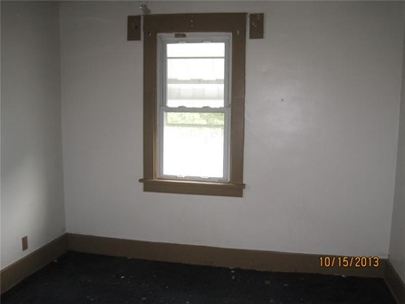 1137 9th Street McKees Rocks, PA 15136 - Photo 6 of 7 Bedroom.