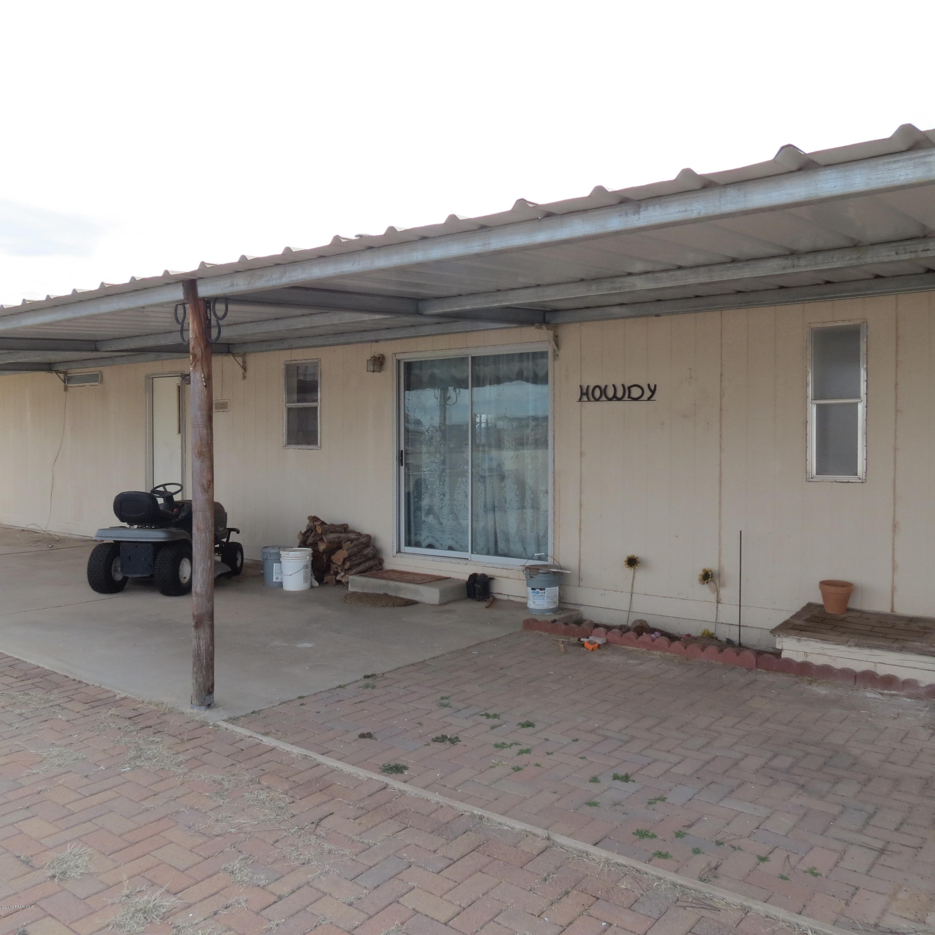 1400 Saddle Road Paulden, AZ 86334 - Photo 20 of 28 a view of a car garage