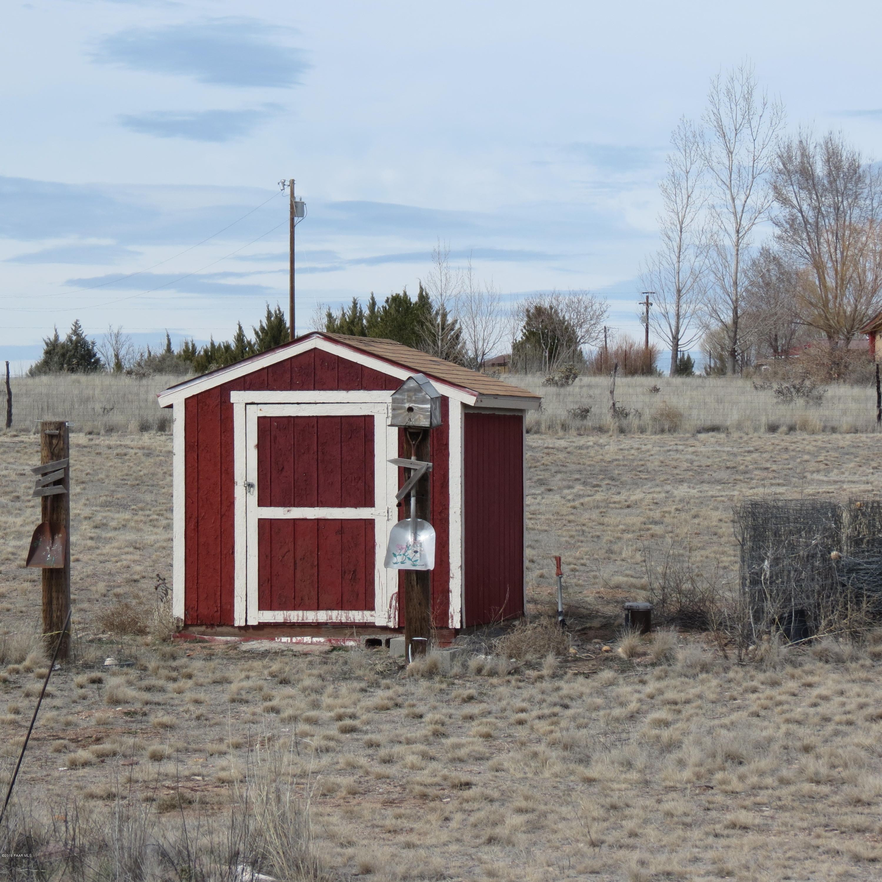 1400 Saddle Road Paulden, AZ 86334 - Photo 25 of 28 a front view of a house with a yard