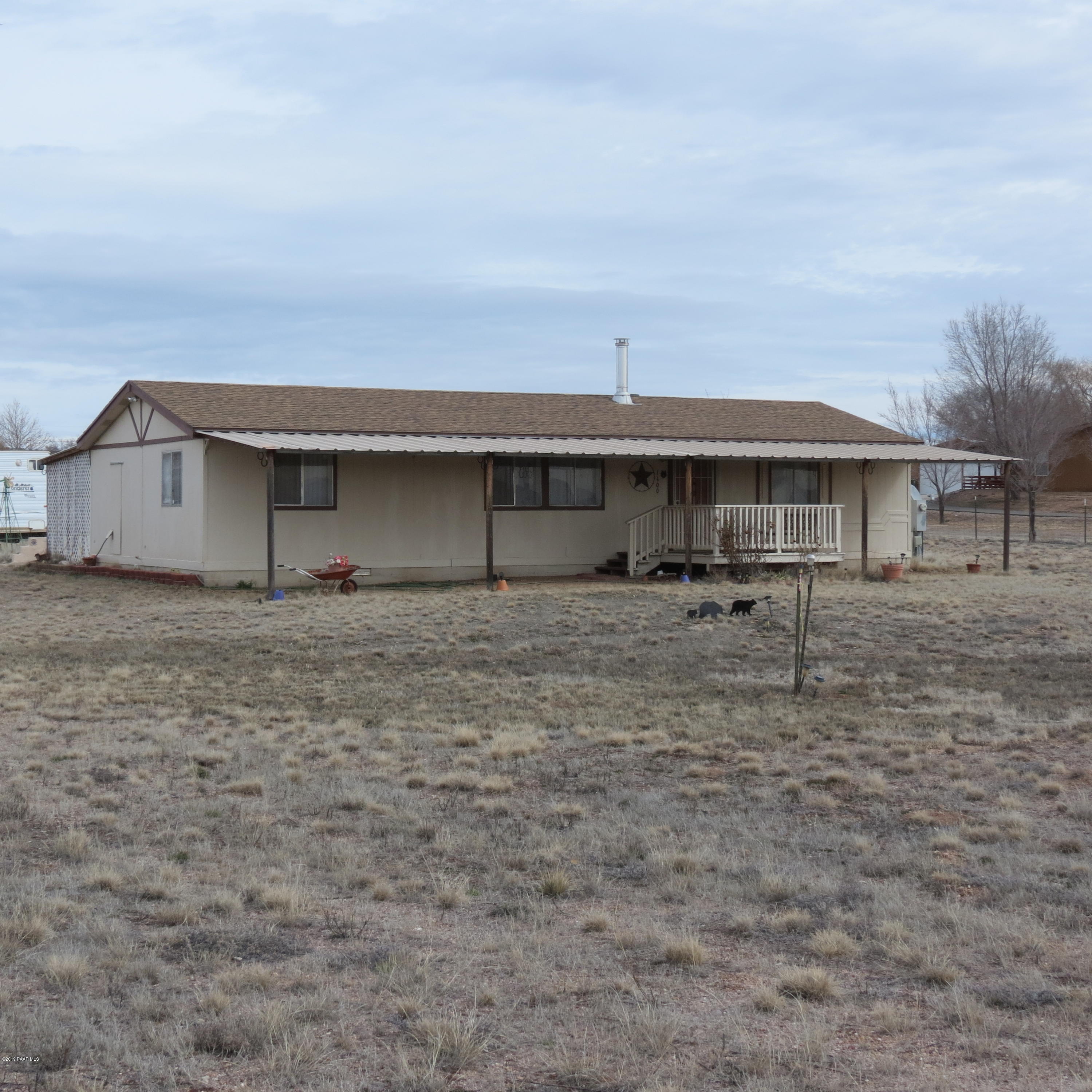 1400 Saddle Road Paulden, AZ 86334 - Photo 4 of 28 a front view of a house with a yard