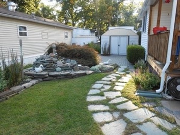 84 Pioneer Way Springfield, MA 01119 - Photo 4 of 24 Gallery Image 4