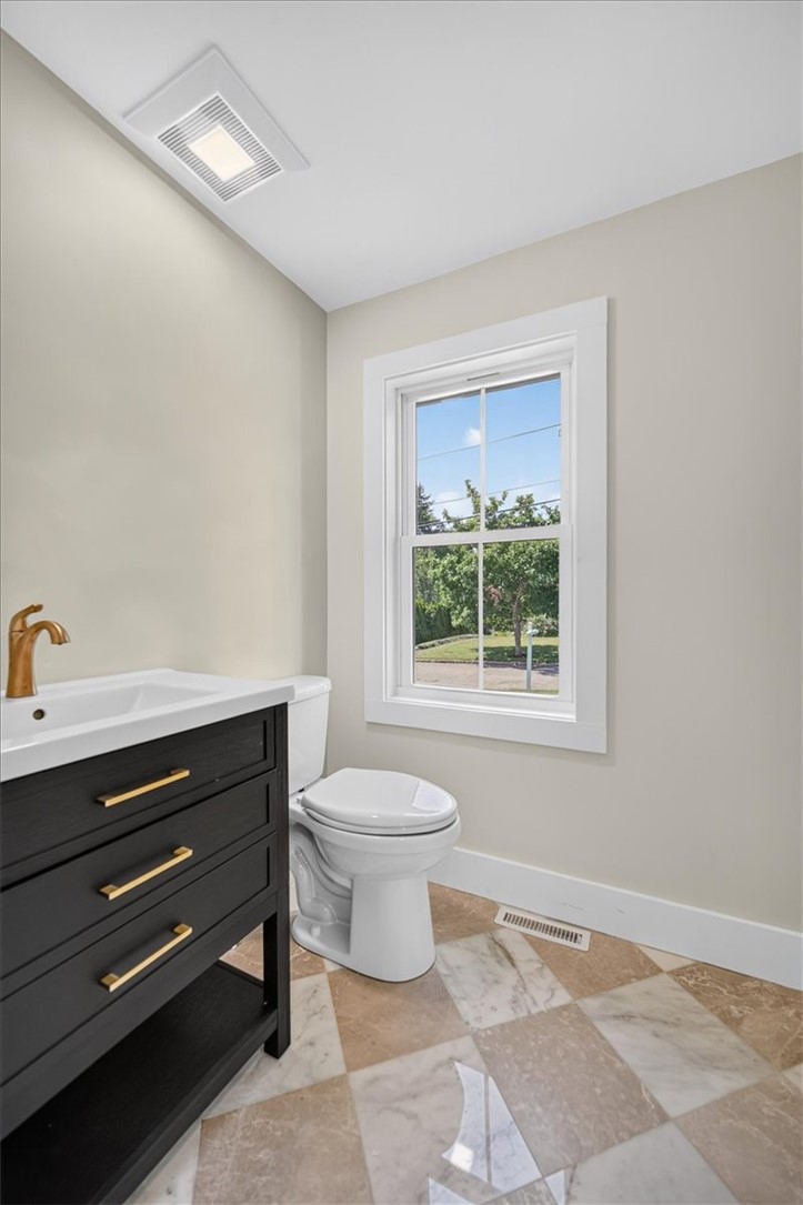 61 Applegate Road Cranston, RI 02920 - Photo 16 of 48 Gallery Image 16