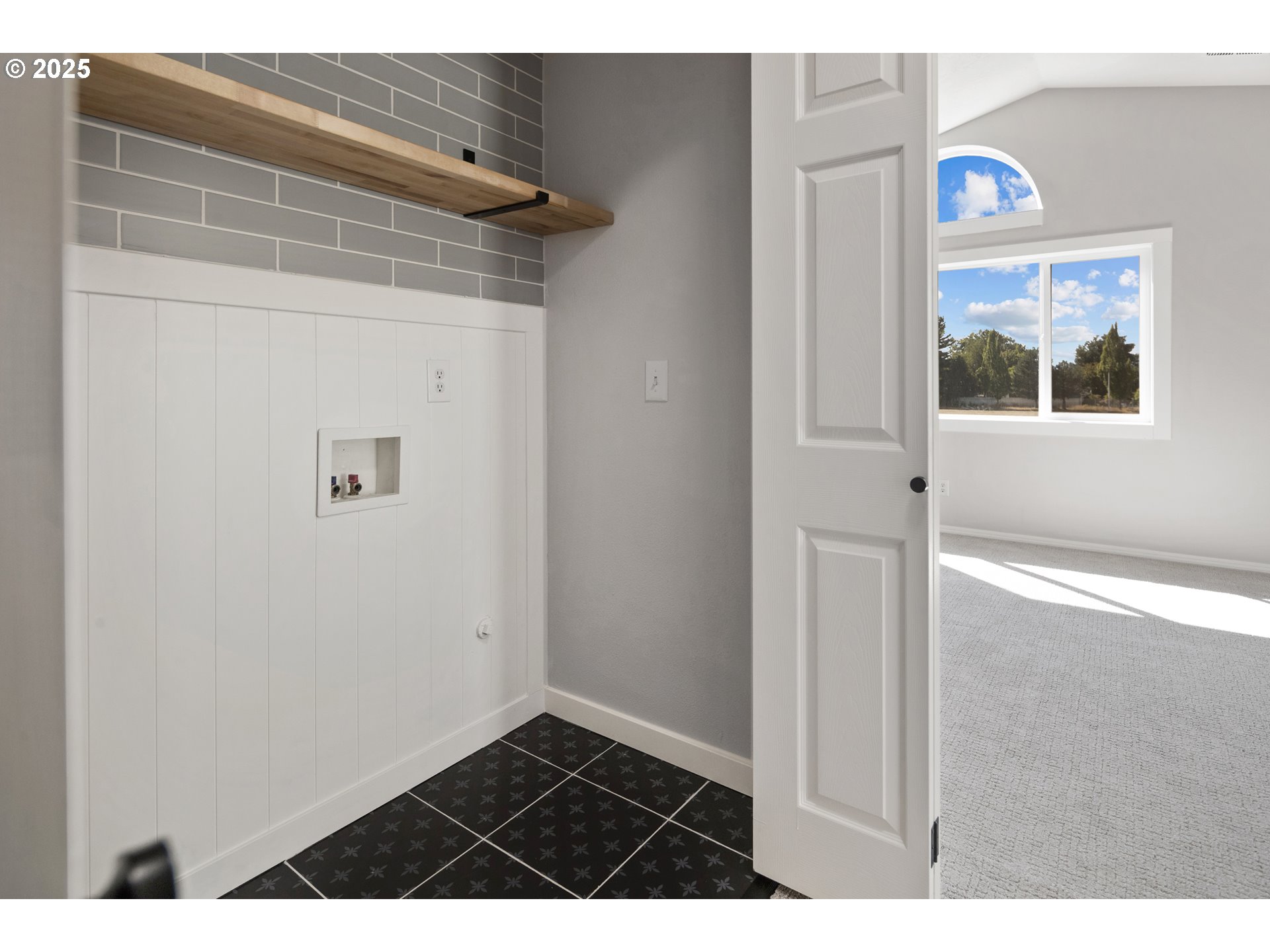 169 South 25th Avenue Cornelius, OR 97113 - Photo 17 of 27 a view of an empty room