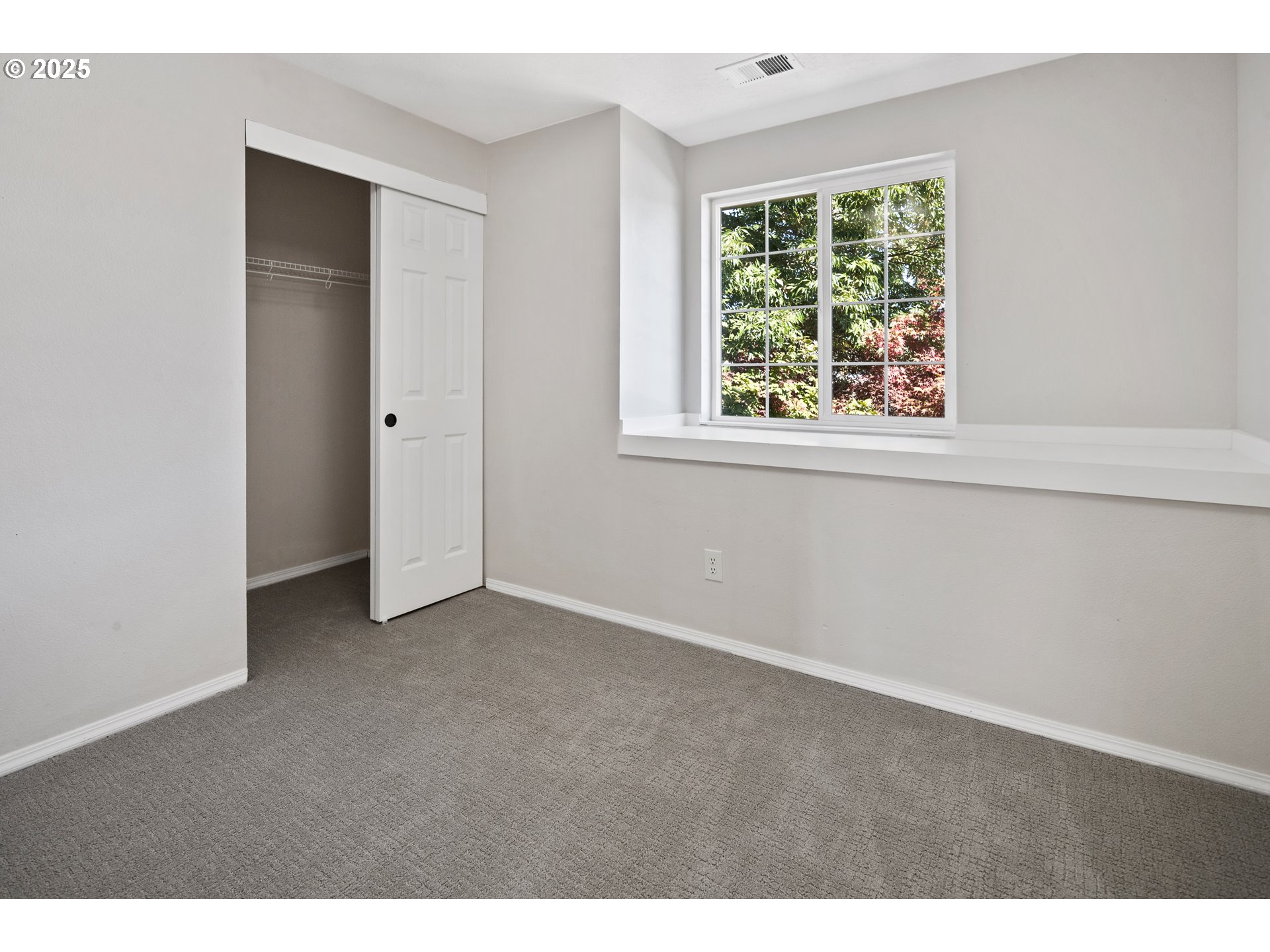 169 South 25th Avenue Cornelius, OR 97113 - Photo 21 of 27 an empty room with windows and closet
