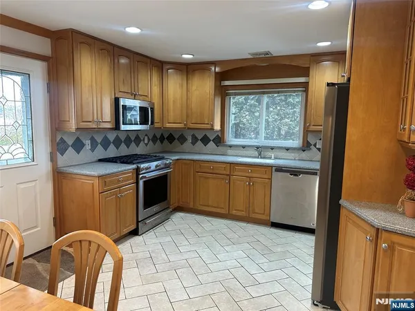 $3,800 | 74 Rosemont Avenue, Elmwood Park, NJ 07407