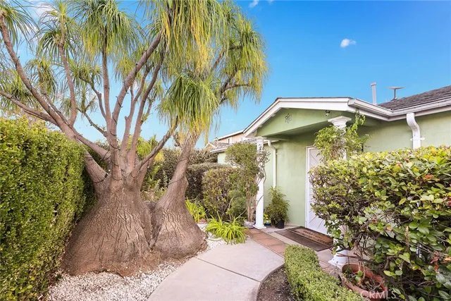 $1,195,000 | 2966 Piedmont Avenue, La Crescenta, CA 91214