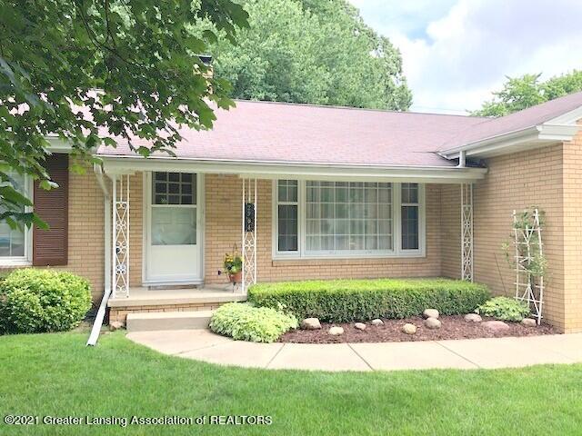 2904 South Cambridge Road Lansing, MI 48911 - Photo 2 of 29 Exterior Front