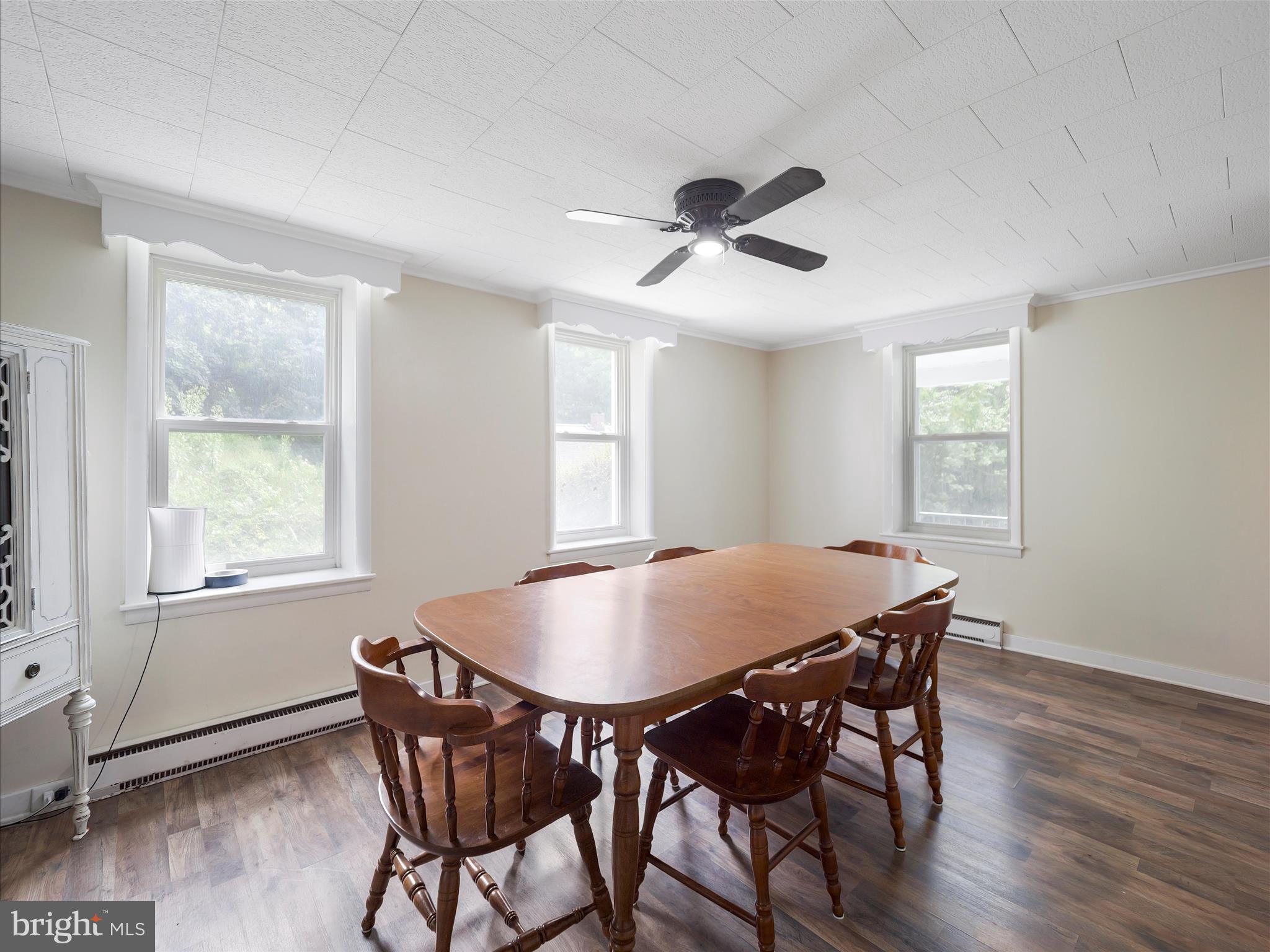 2550 Iron Springs Road Fairfield, PA 17320 - Photo 12 of 32 a dining room with furniture and window