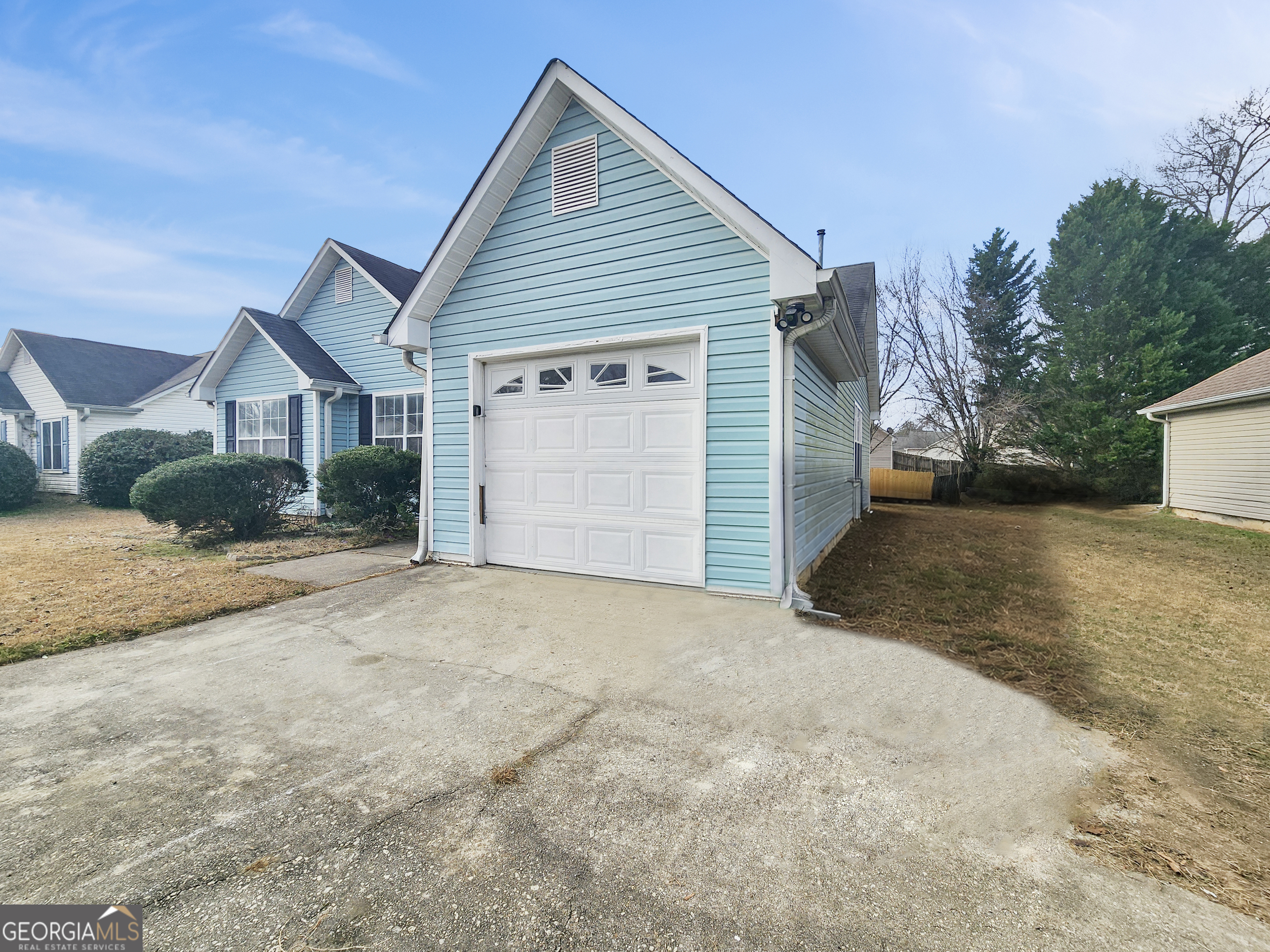 a view of a house with a yard and garage