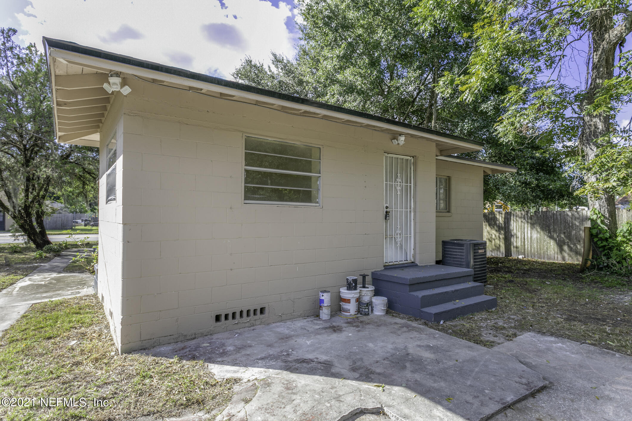 3921 St Augustine Road Jacksonville, FL 32207 - Photo 23 of 35 a backyard of a house with seating space
