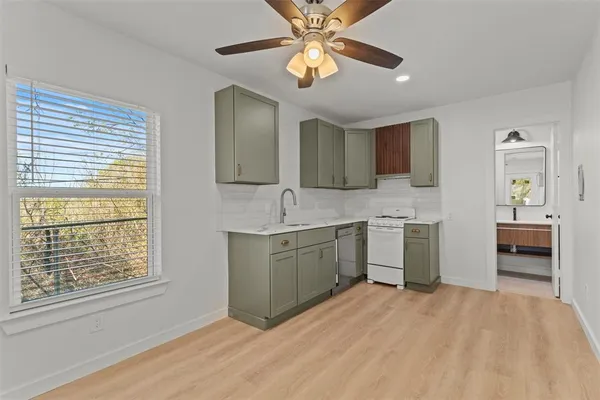 $950 | 2409 Shropshire Street, Unit B, Fort Worth, TX 76119