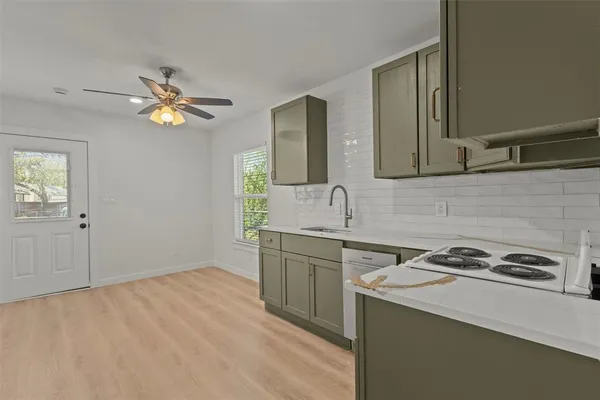 $950 | 2409 Shropshire Street, Unit B, Fort Worth, TX 76119