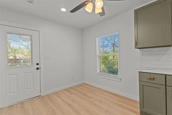 $950 | 2409 Shropshire Street, Unit B, Fort Worth, TX 76119