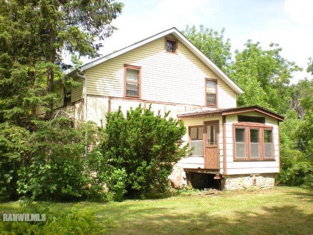 23929 Carroll Road Lanark, IL 61046 - Photo 3 of 25 a front view of a house with a yard