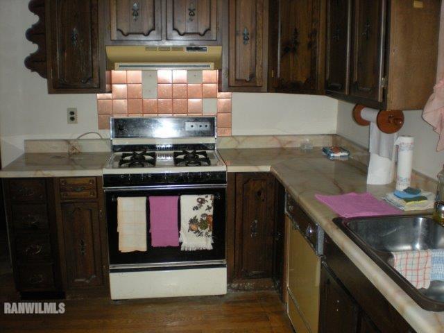 23929 Carroll Road Lanark, IL 61046 - Photo 10 of 25 a kitchen with stainless steel appliances granite countertop a stove and a microwave