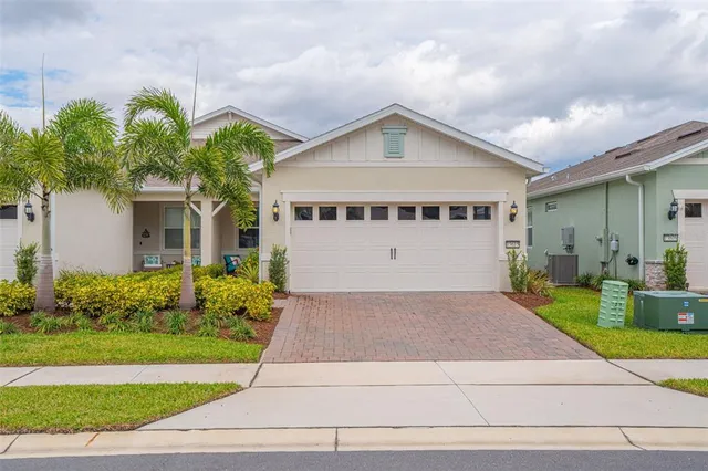 $425,000 | 13615 Splash Isla Drive, Winter Garden, FL 34787