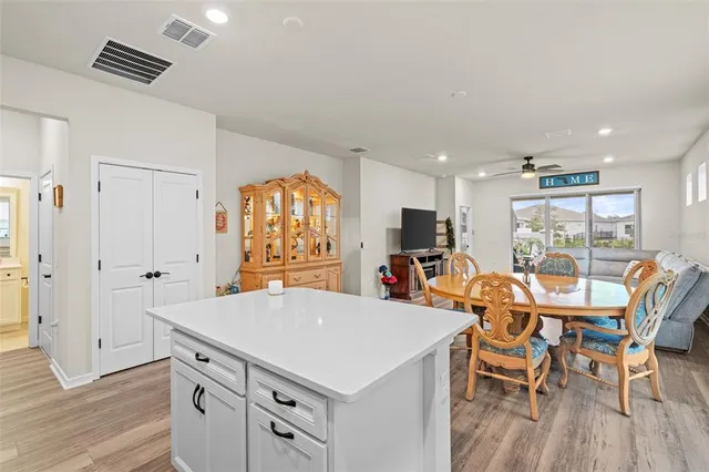 $425,000 | 13615 Splash Isla Drive, Winter Garden, FL 34787