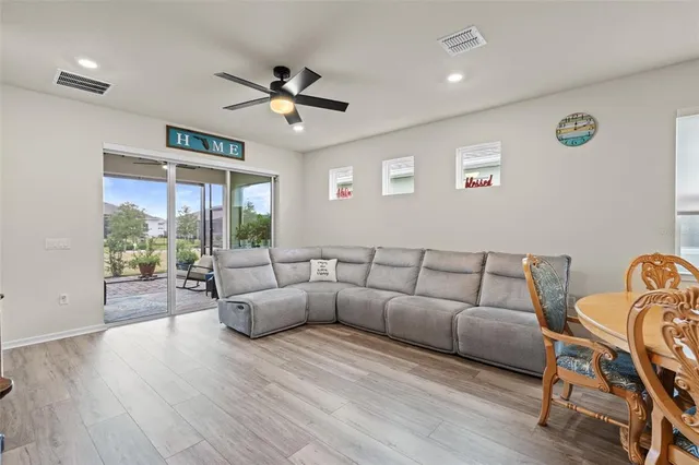 $425,000 | 13615 Splash Isla Drive, Winter Garden, FL 34787