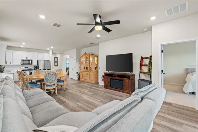 $425,000 | 13615 Splash Isla Drive, Winter Garden, FL 34787