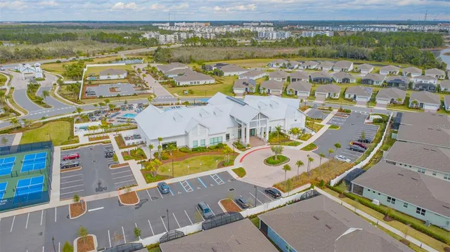 $425,000 | 13615 Splash Isla Drive, Winter Garden, FL 34787