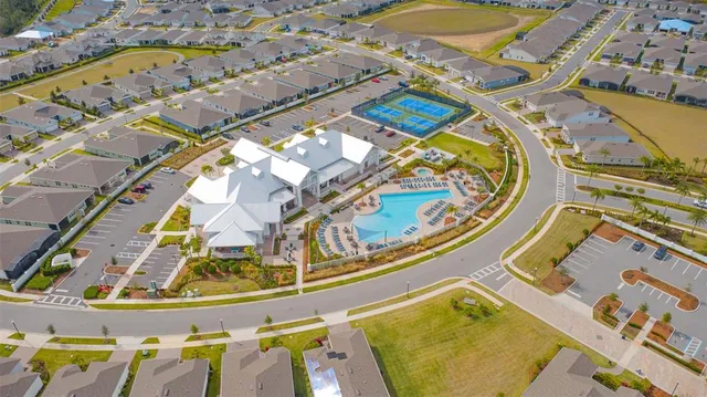 $425,000 | 13615 Splash Isla Drive, Winter Garden, FL 34787