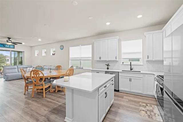 $425,000 | 13615 Splash Isla Drive, Winter Garden, FL 34787