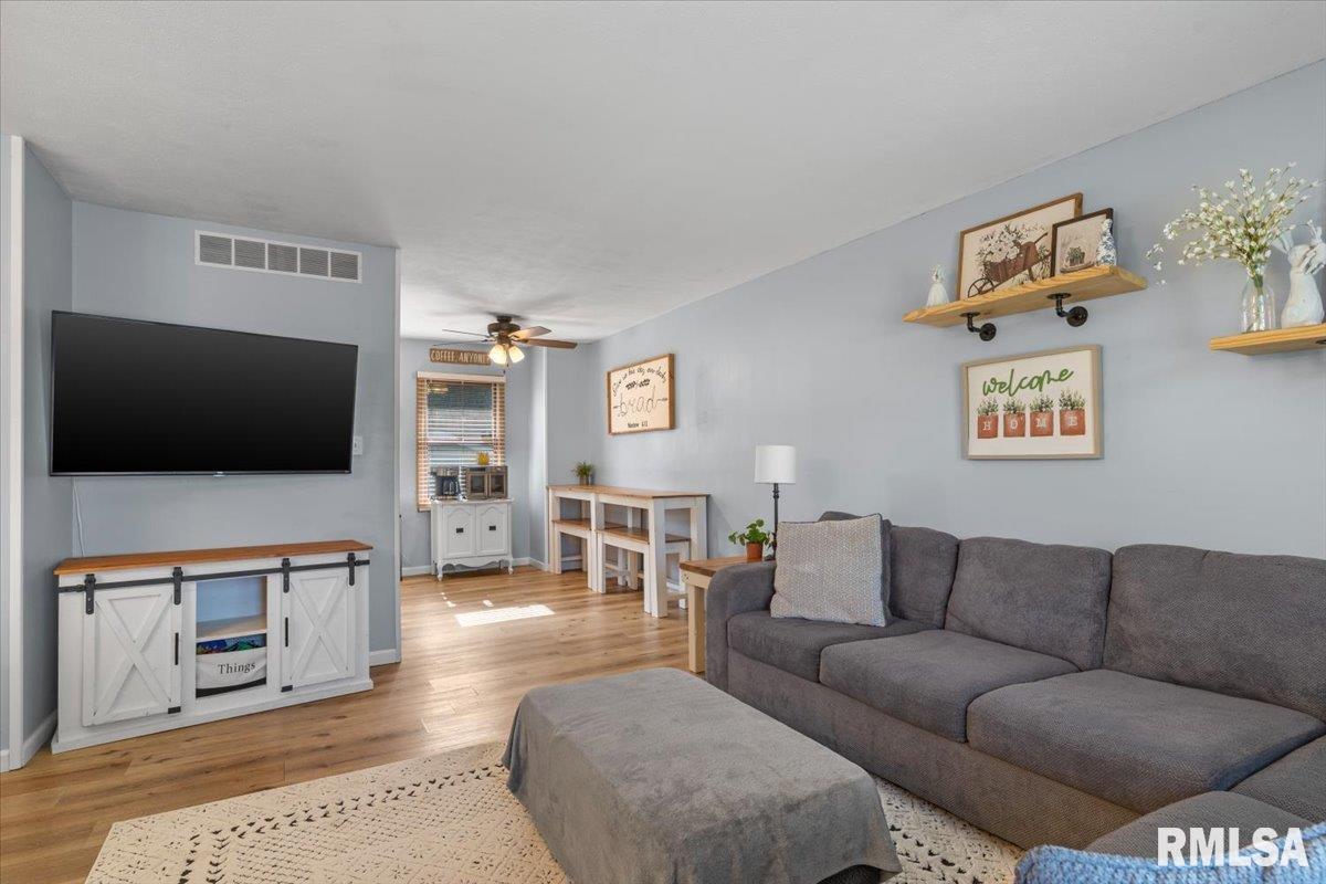 2016 Skipton Road Springfield, IL 62702 - Photo 7 of 41 Gallery Image 7