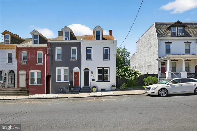 $325,000 | 446 South Plum Street, Lancaster, PA 17602